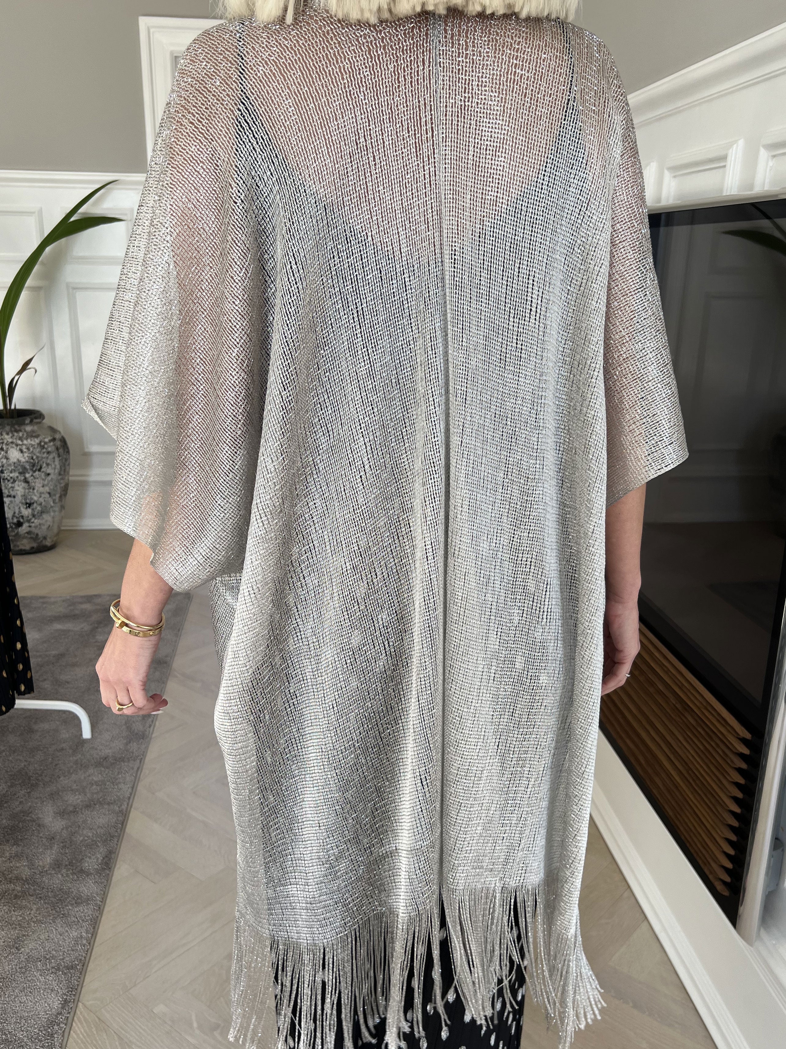 Betti - Smukt sjal i viskose med glimmertråde og frynser